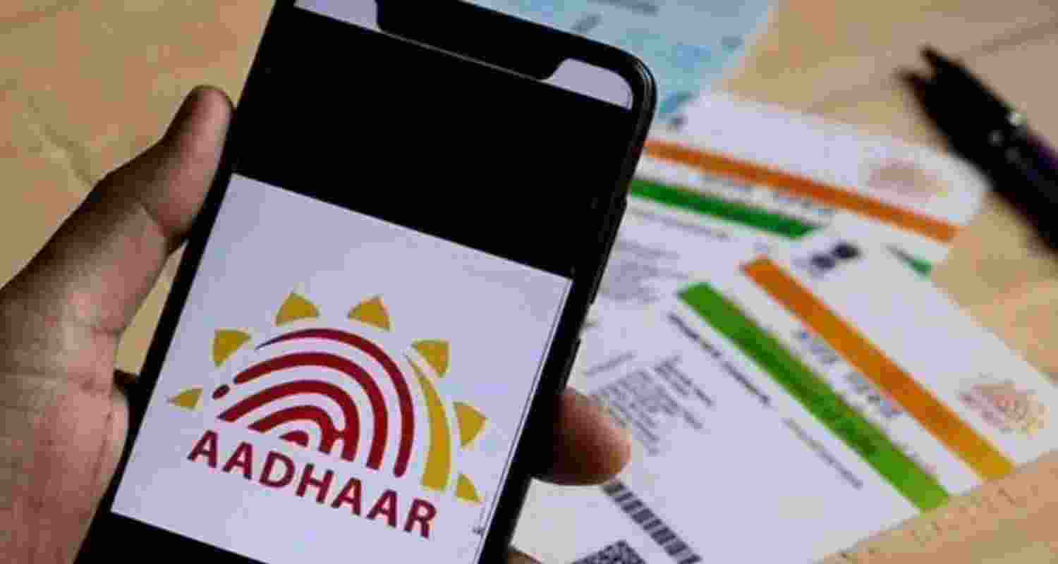 Govt mulls Aadhaar app on new smartphones