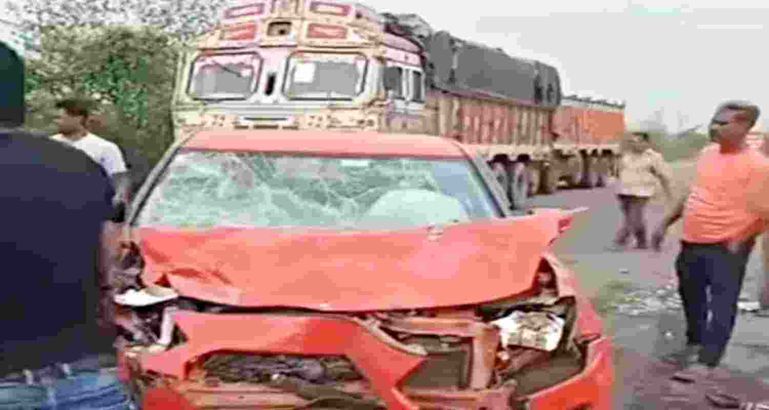 Three killed, over 10 injured in Basanti Highway crash in Minakha after speeding car hits auto; victims shifted to Kolkata, probe launched into cause.
