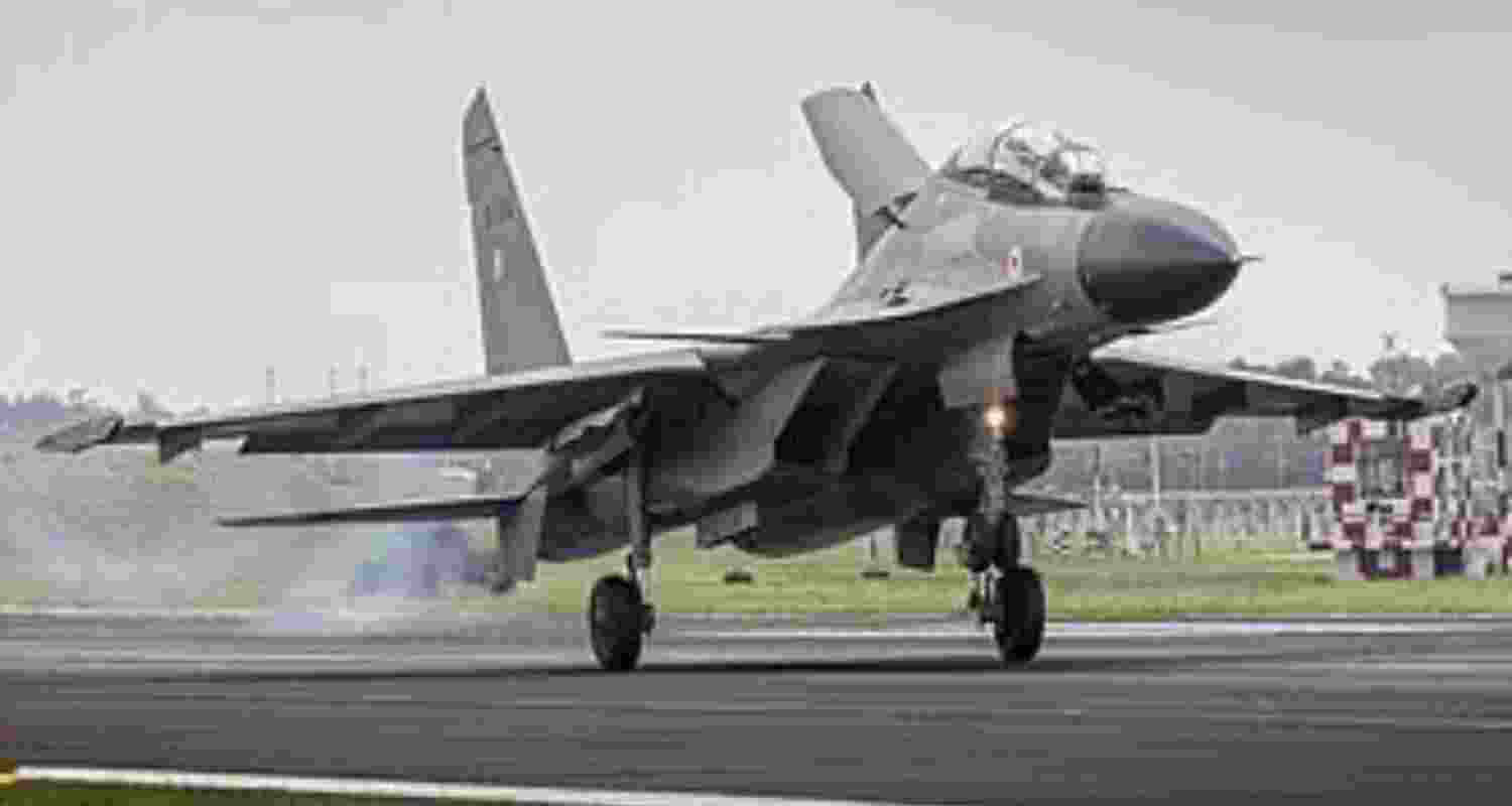 Pune airport shut after IAF jet’s hard landing