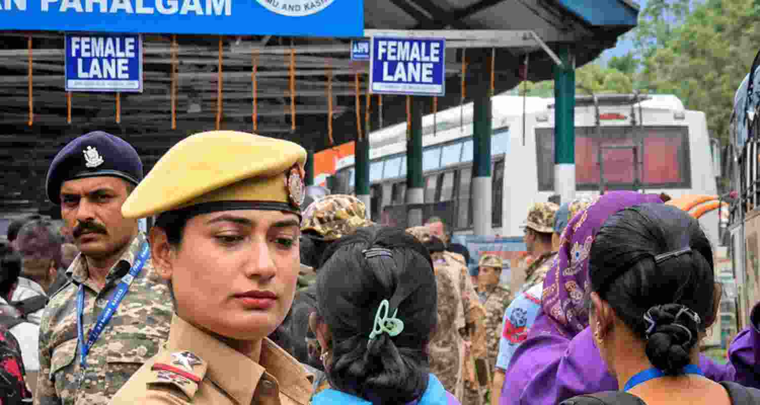 A fresh batch of 1,801 Amarnath pilgrims left Jammu after the Yatra resumed following a one-day suspension in Kashmir over Article 370 anniversary.