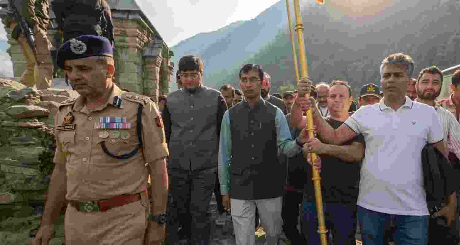 Amarnath Yatra has been suspended from July 19 due to heavy rain and bad weather in Kashmir. Over 3.7 lakh pilgrims have visited the shrine.