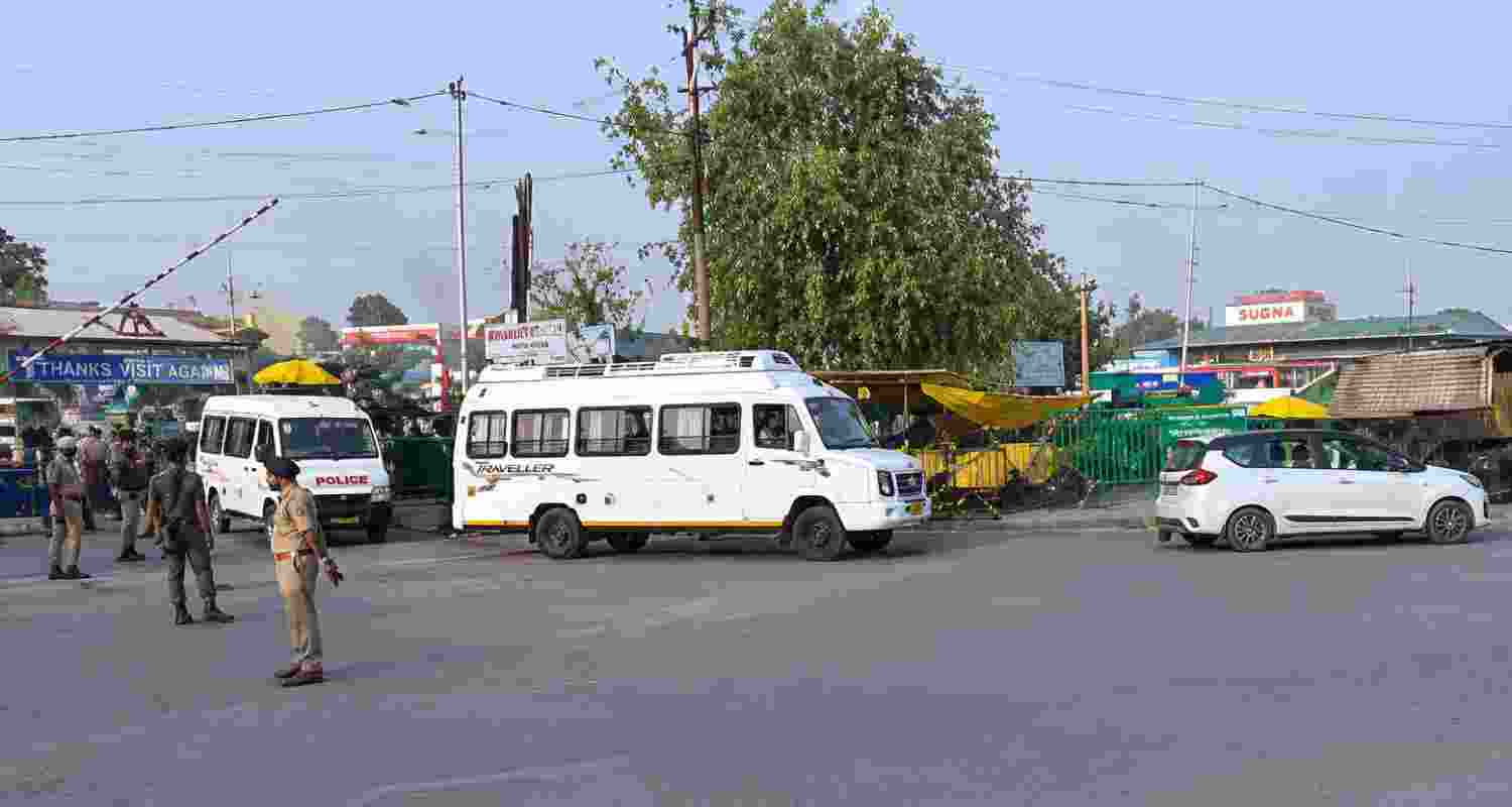 A fresh batch of 1,605 Amarnath pilgrims left Jammu for the Baltal base camp under tight security before traffic was suspended on NH-44.
