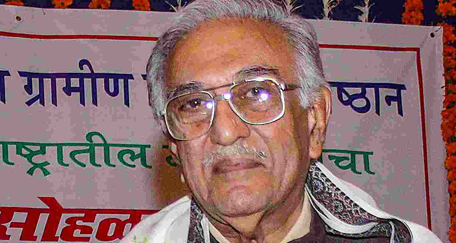 Tributes poured in from various quarters on Wednesday for legendary radio presenter Ameen Sayani who has died here at the age of 91.