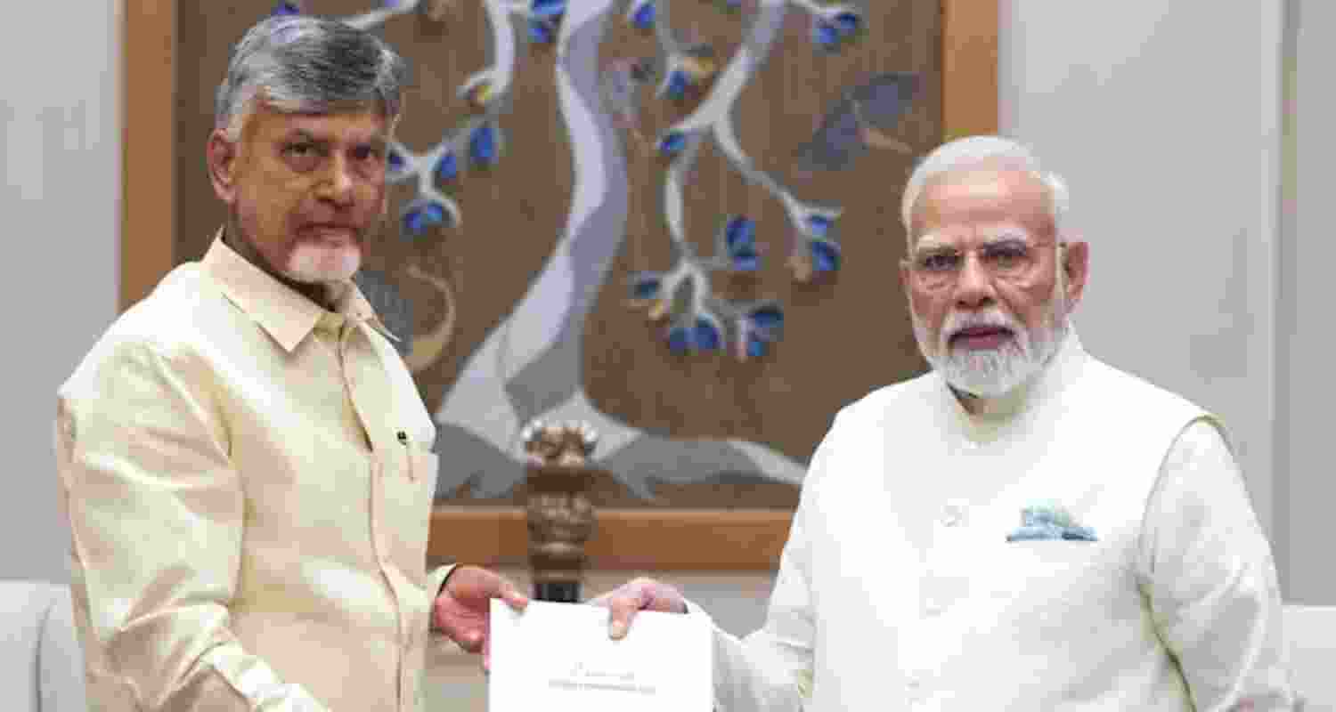 Naidu urges NDA to ensure success of PM Modi's visit