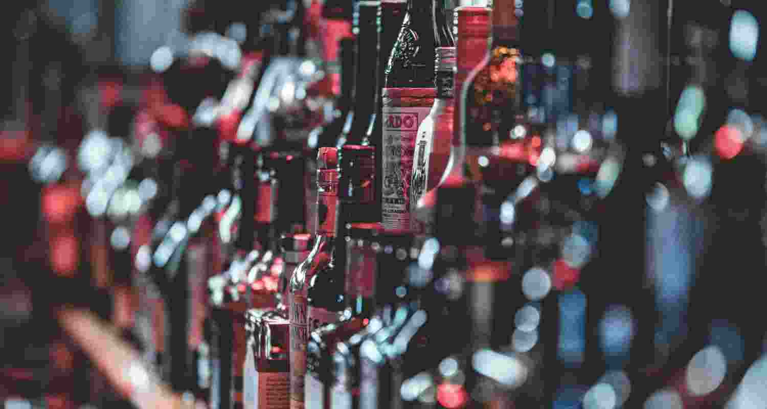 AP liquor scam probe deepens as accused Avinash Reddy alleges hawala links, names Raj Kesireddy, and points to role of former YSRCP leaders.