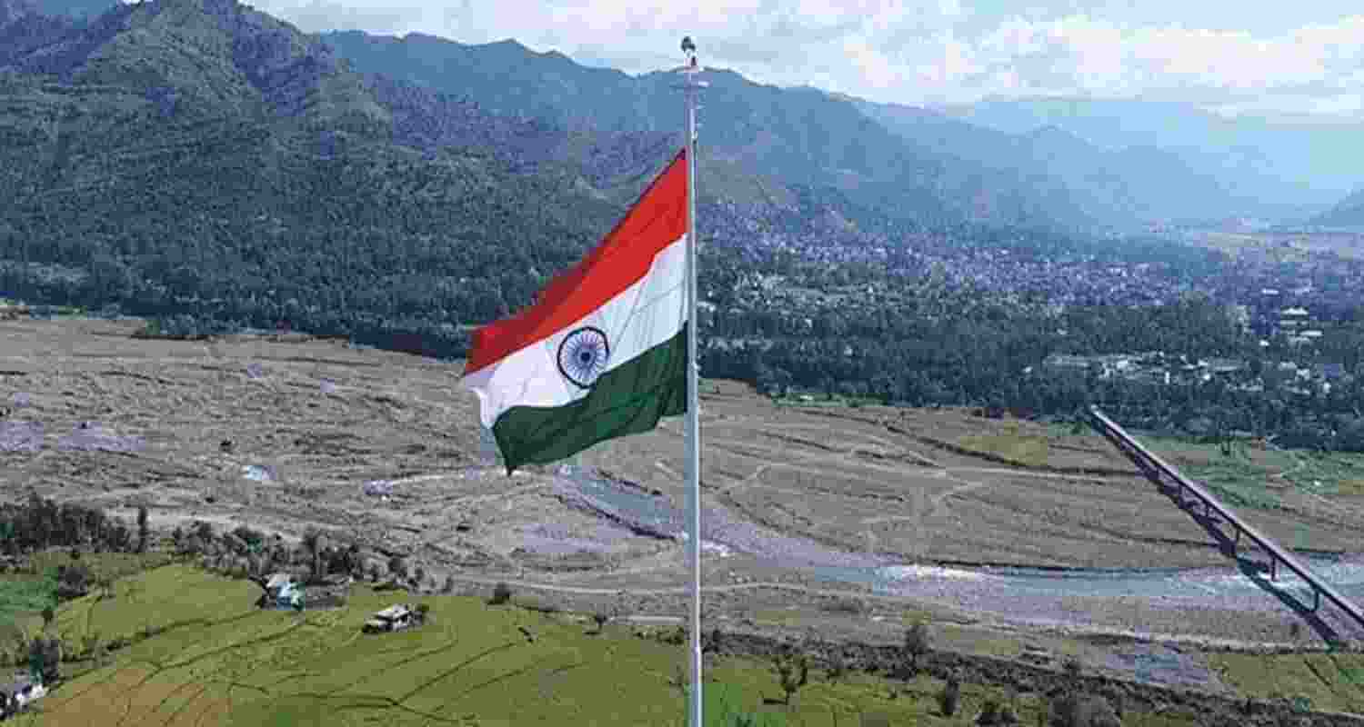 Army installs national flag at Ajote war memorial in Poonch