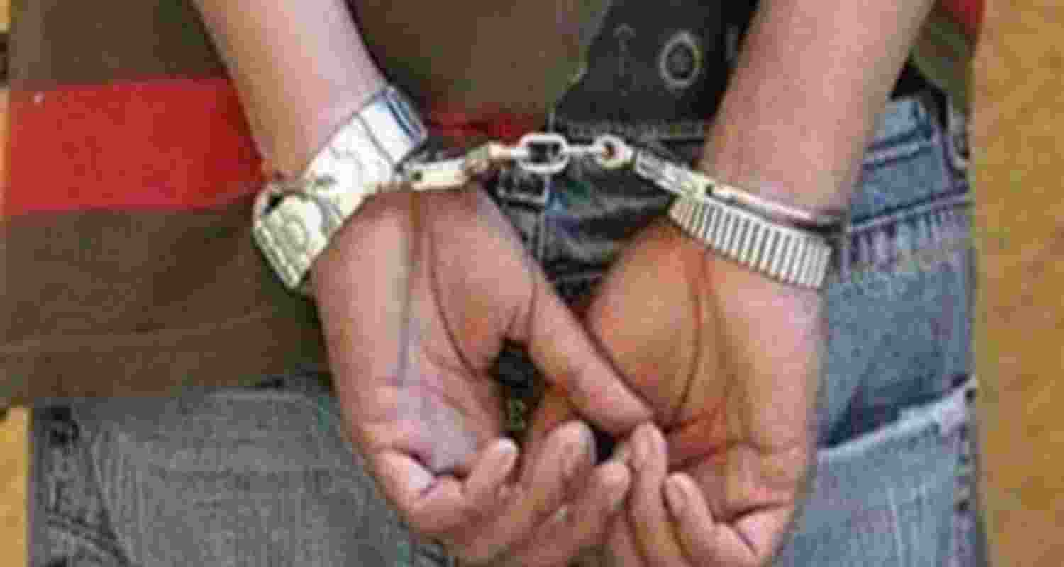 2 B’deshis held for sneaking into N Bengal during Durga Puja