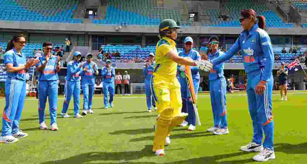 India cricketers form a guard of honour for Alyssa Healy as she comes out to bat in her last ODI.