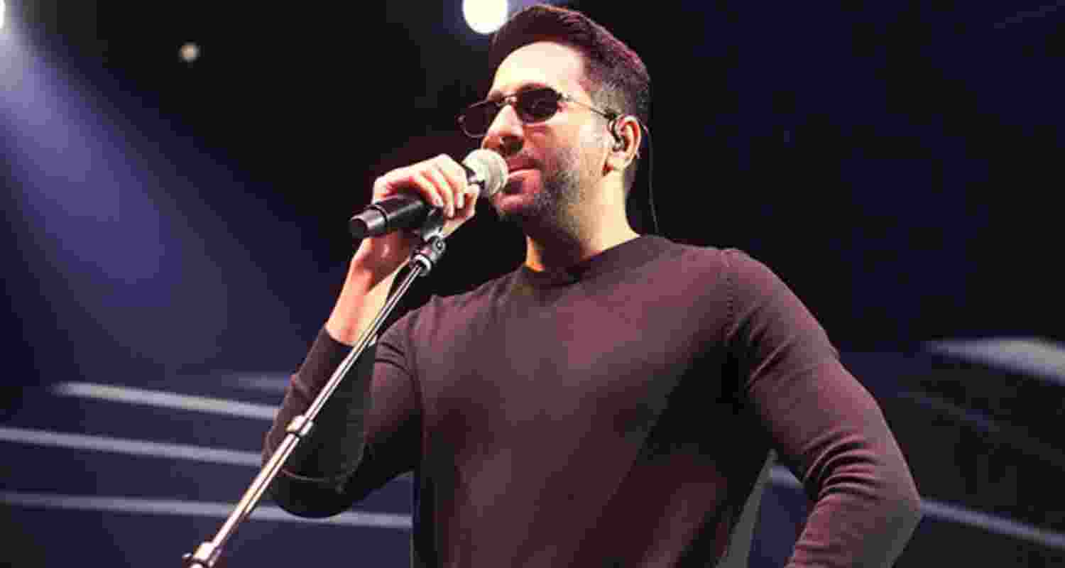 Ayushmann Khurrana's heartfelt gesture at New York city concert. 