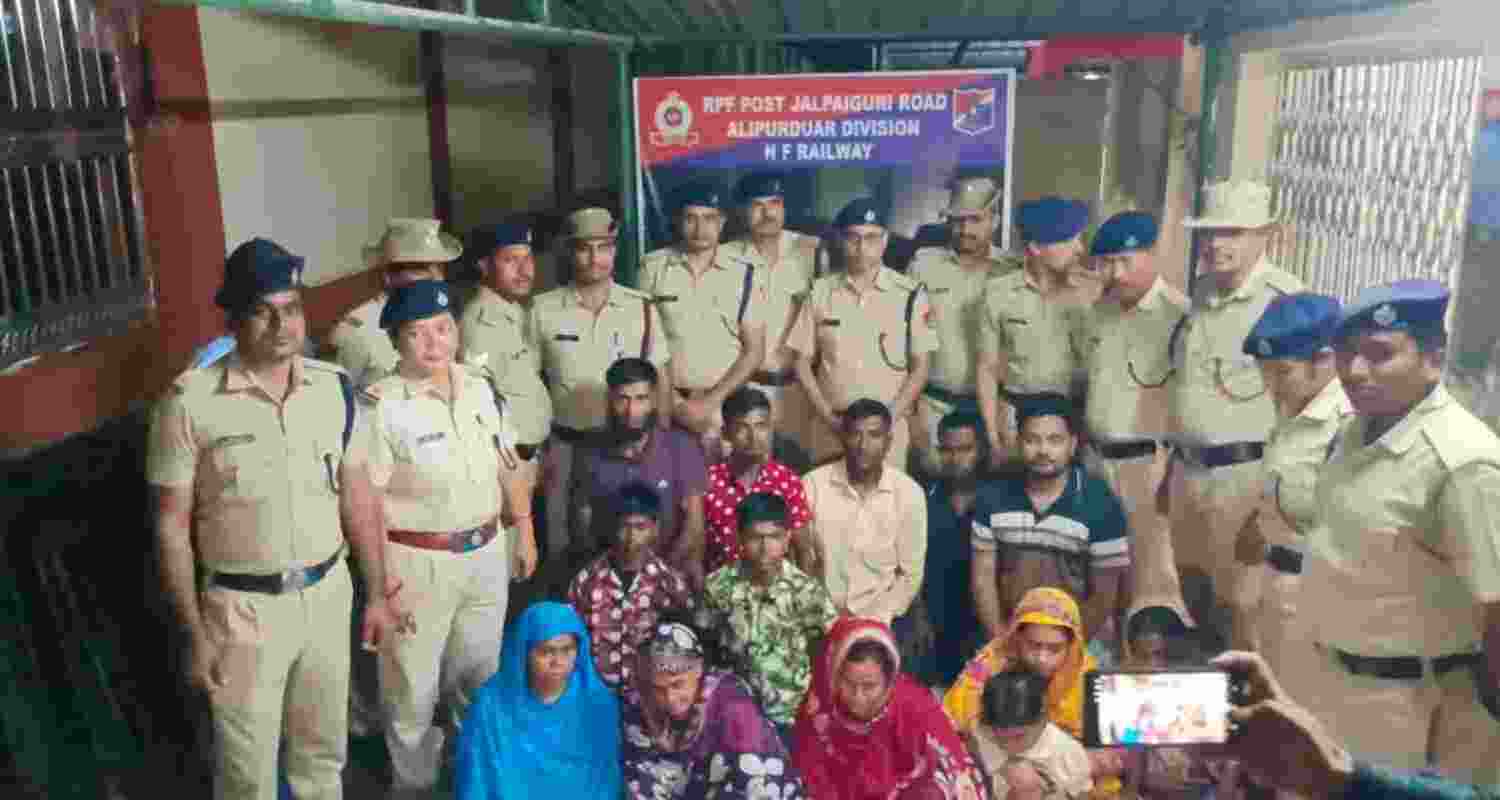 14 Bangladeshi nationals held in Bengal while travelling to Delhi; fake IDs seized, probe on possible infiltration network ahead of elections.