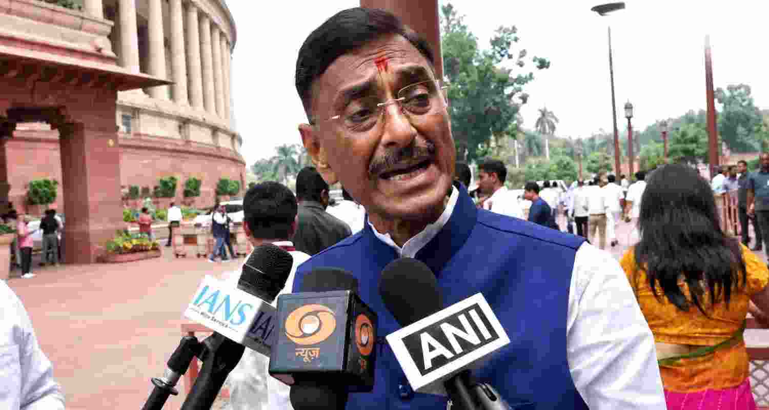 BJP MPs from Jharkhand protested in Parliament over the Ranchi lathi-charge, while Rahul Gandhi and Amit Shah faced attacks over student protests.