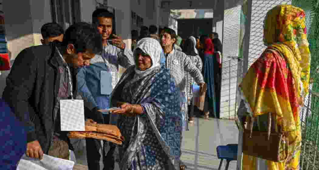 Voters entering a polling station in Dhaka, Bangladesh, on Thursday.