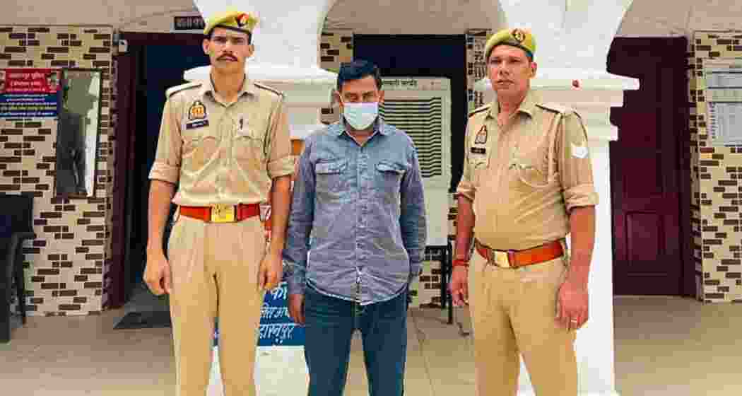 The Bangladeshi national (centre) wanted in a 2009 Foreigners Act case following his arrest by the ATS and Uttar Pradesh Police in Saharanpur.