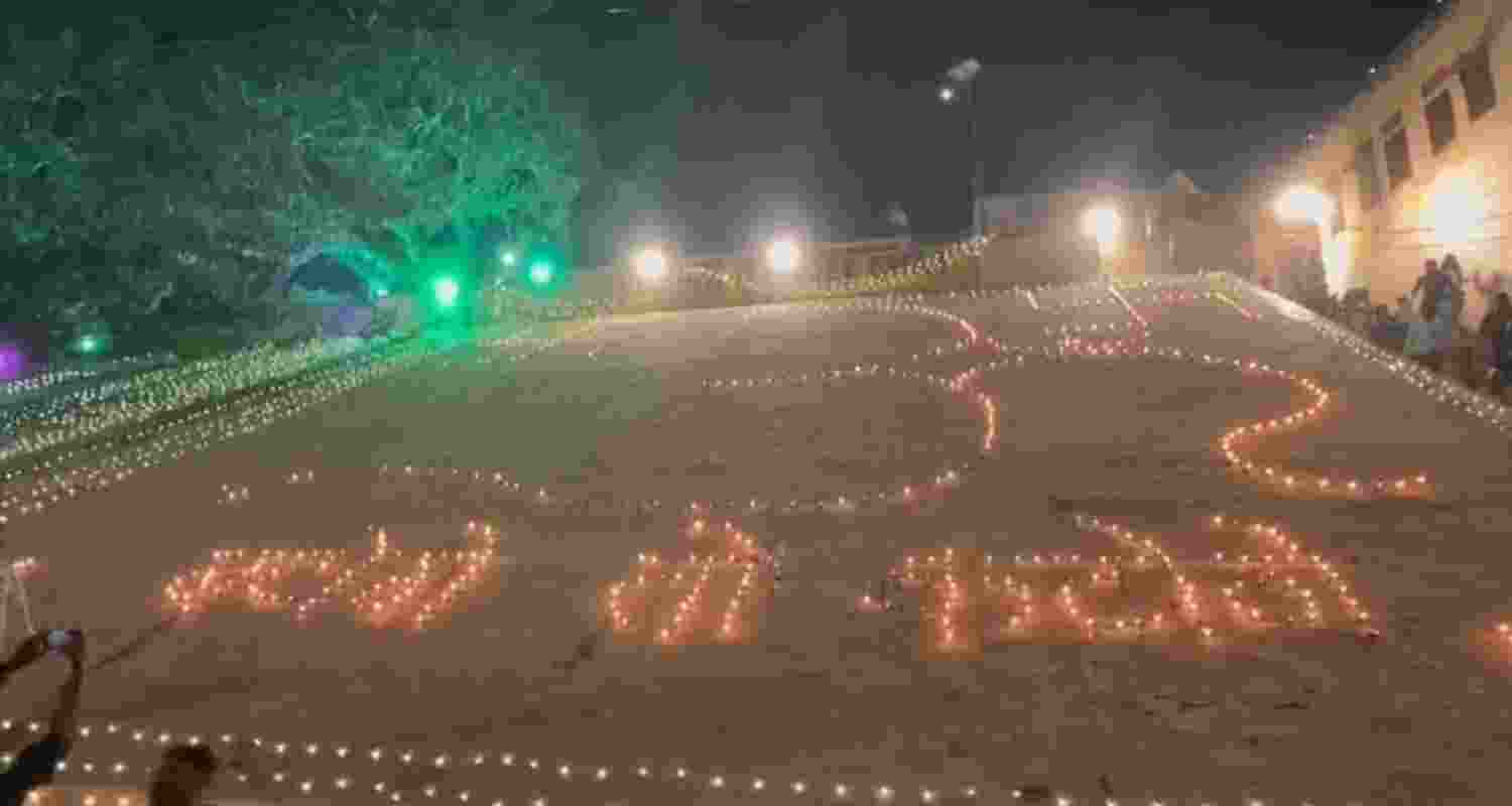 Over 51K diyas spell 'batoge toh katoge' slogan on Dev Deepawali at Varanasi 