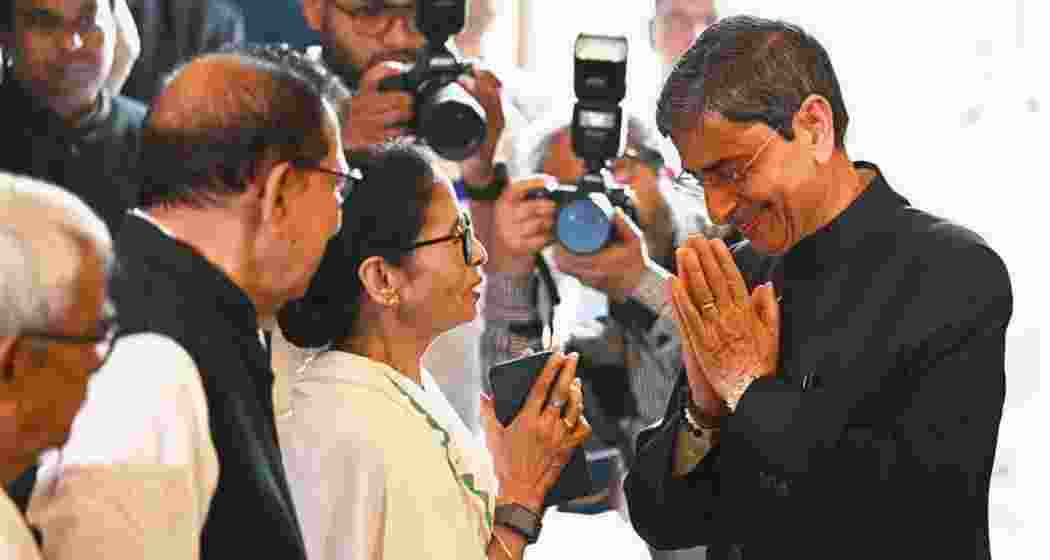 R. N. Ravi greets former West Bengal Chief Minister Mamata Banerjee during an earlier event. (File photo)