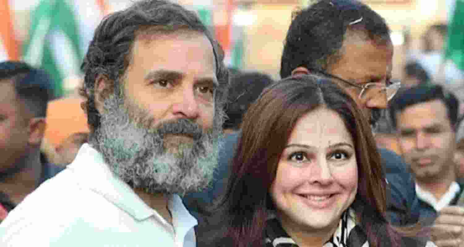 Mumtaz Patel with Rahul Gandhi; Bharuch seat goes to AAP.