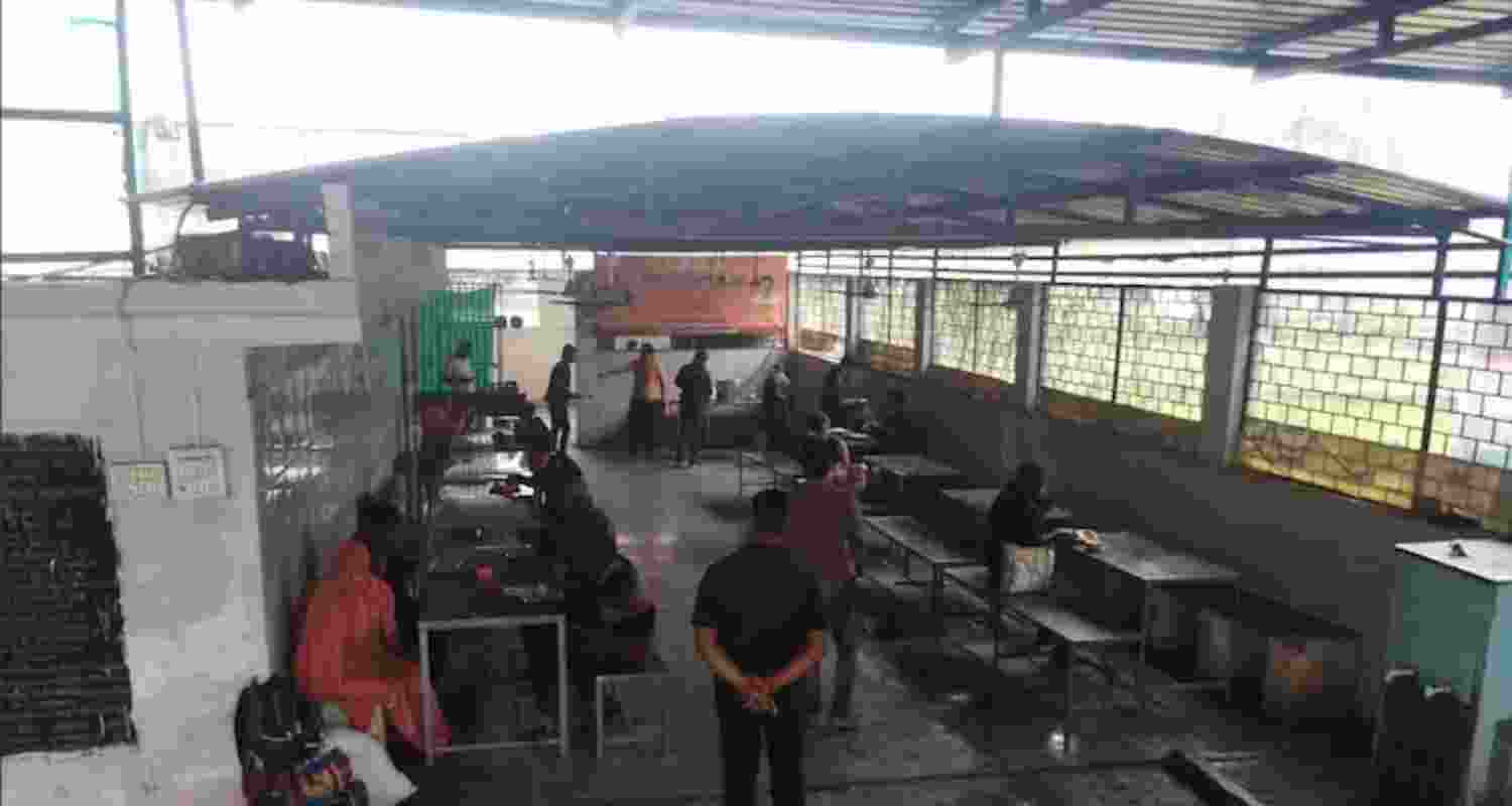 People eating at a Deendayal Rasoi in Bhopal.
