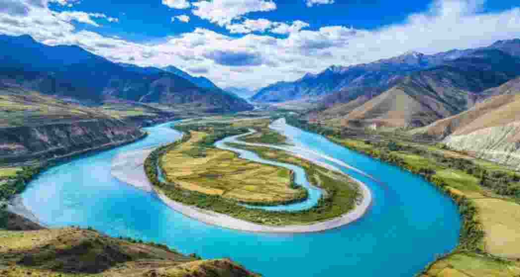 The Yarlung Tsangpo River makes a dramatic U-turn around Namcha Barwa, forming one of the world's deepest gorges.