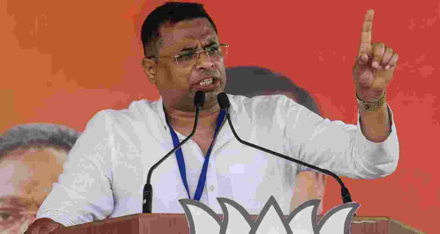 BJP MP Saumitra Khan claimed 18 TMC MPs want to join BJP, citing a temporary ‘No Entry’ policy amid rising political tensions in Bengal.