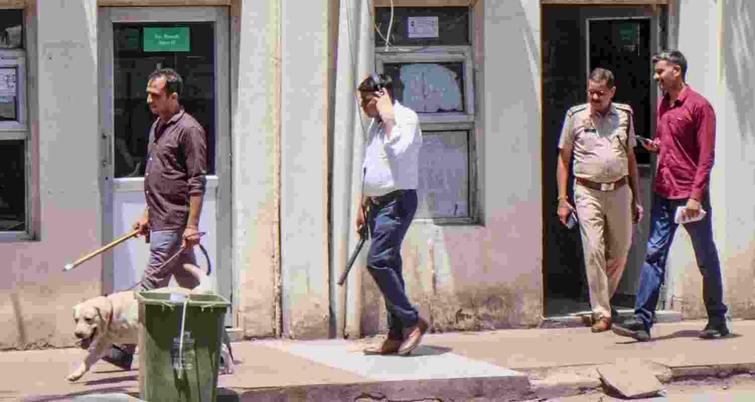 Bomb Disposal Squad (BDS) members inspect the Gurugram Municipal Corporation Office after it received a bomb threat via email - file image.