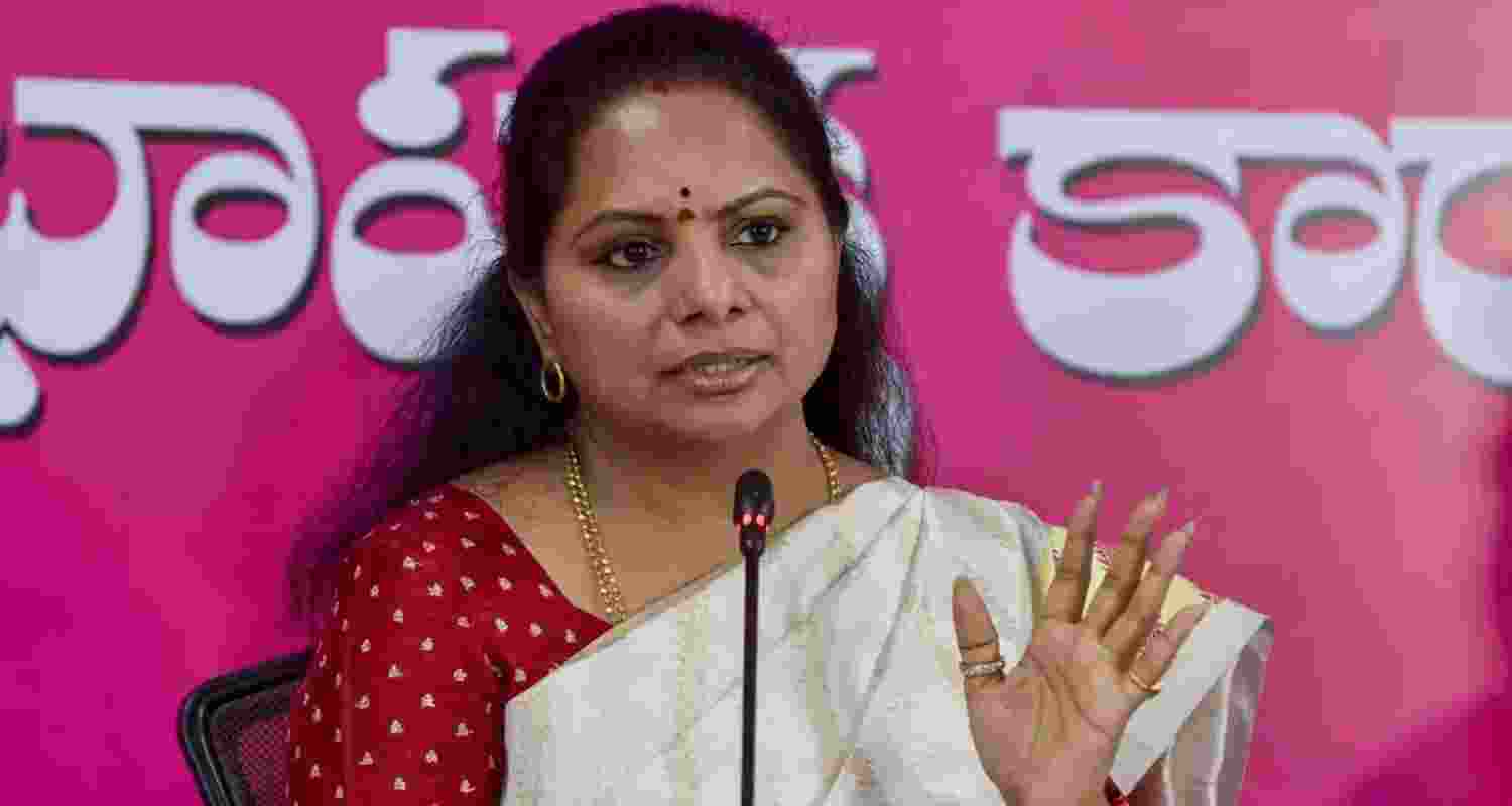 Kavitha criticizes Telangana CM, compares to 'China phone'