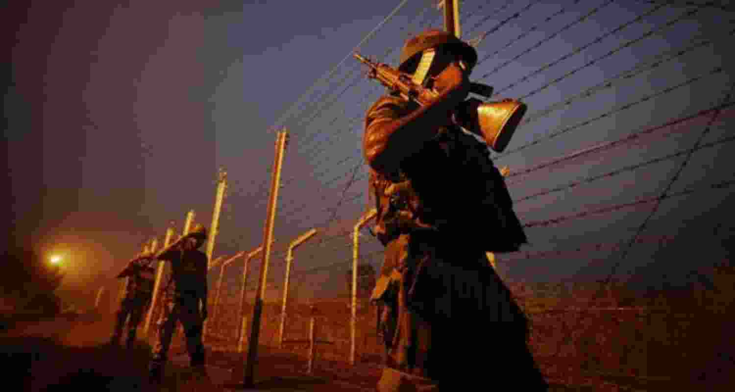BSF-police clash over Phensedyl seizure in Nadia; 3 hurt