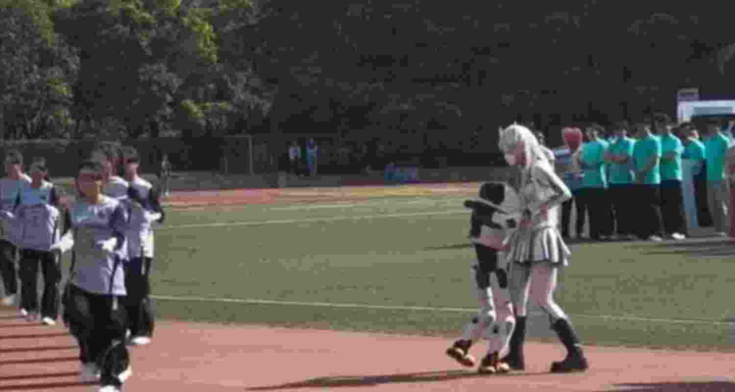 Humanoid robot hug turns heads at China dance event
