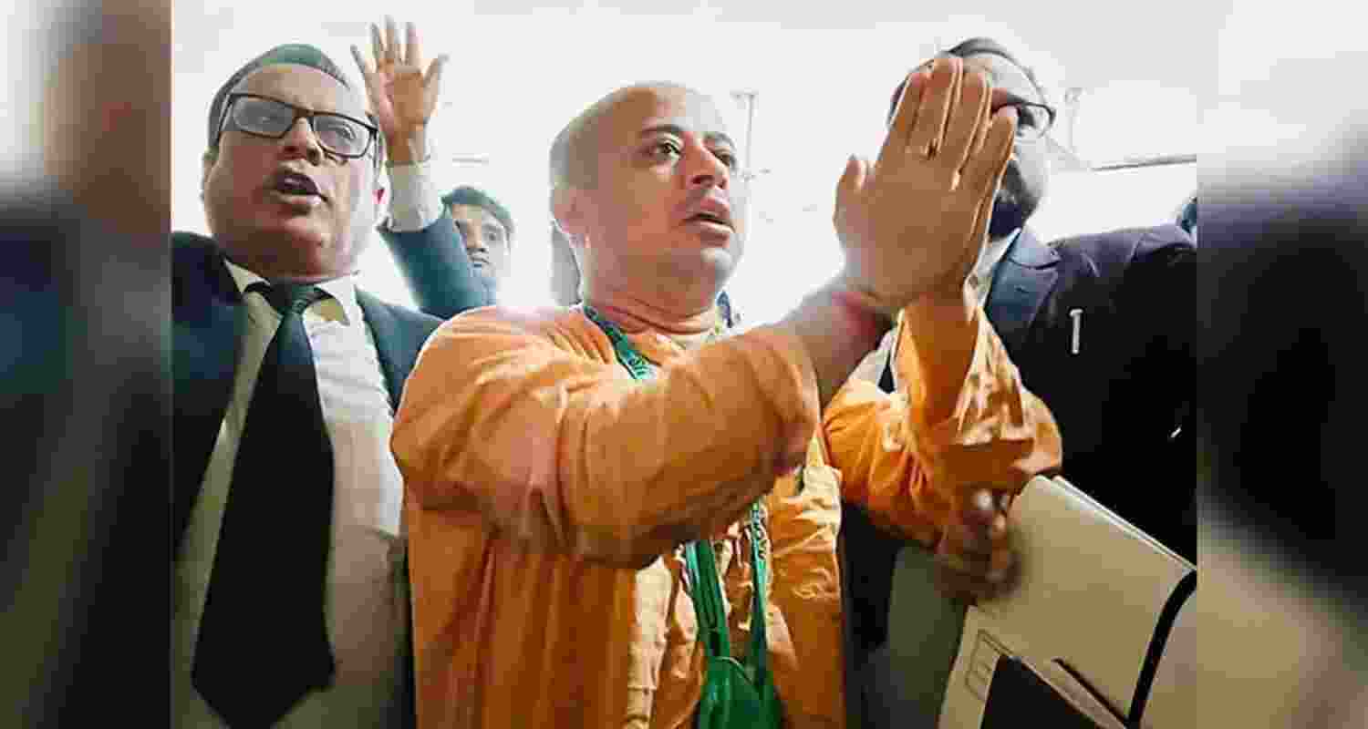 B'desh court grants bail to Hindu monk Chinmoy Das in one case 
