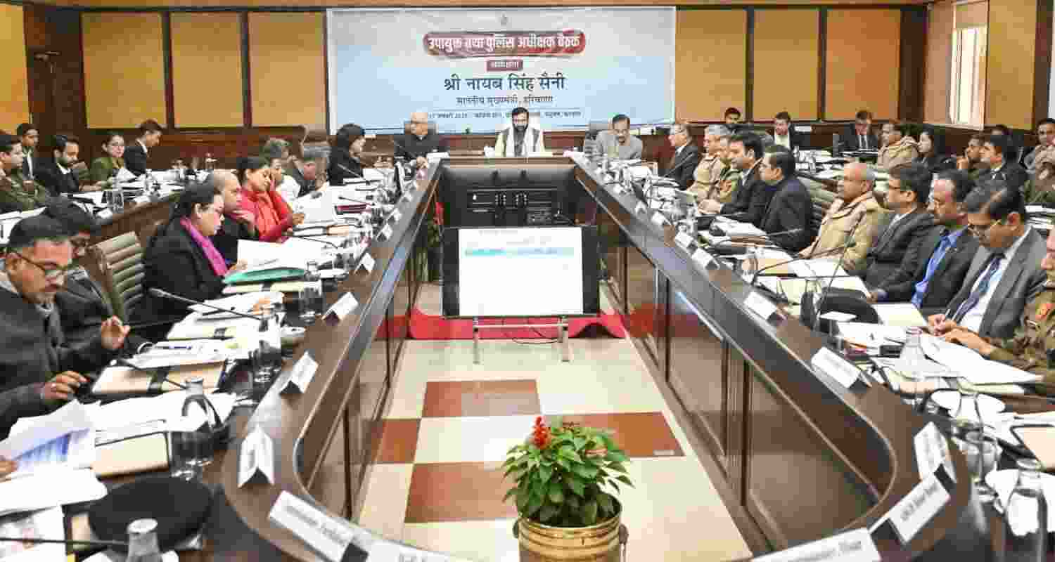  Haryana CM reviews new criminal laws, digital court upgrades, and anti-drug measures during the meet. 