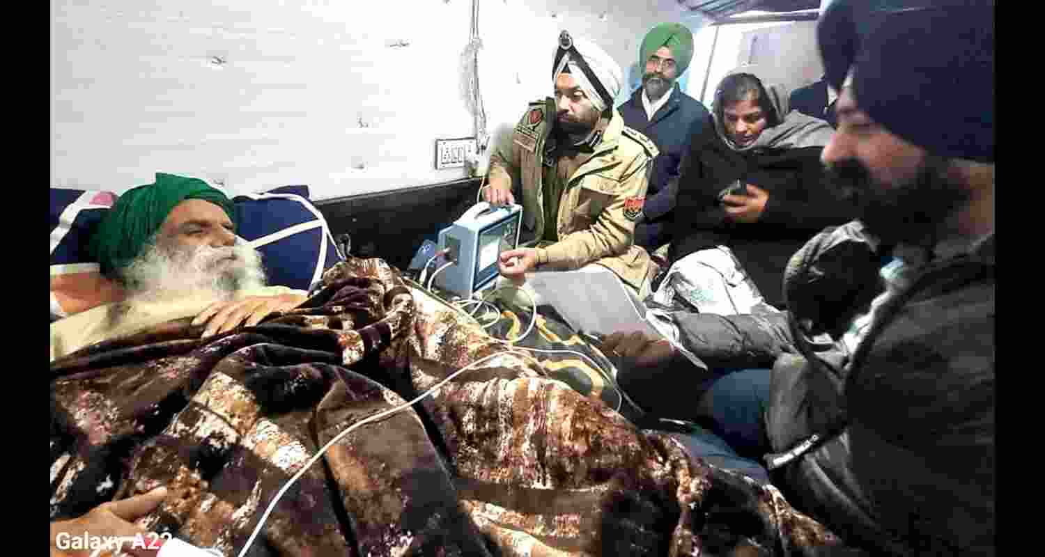 A file photo of police officials meet farmer leader Jagjit Singh Dallewal who is fasting unto death and appealed to him to take care of his health, at the Khanauri border near Patiala.