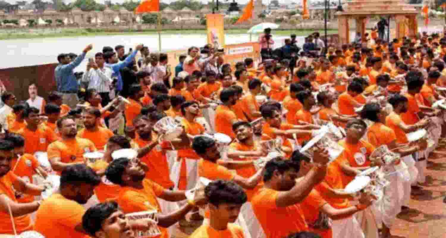 New world record of playing damru set in MP's Ujjain
