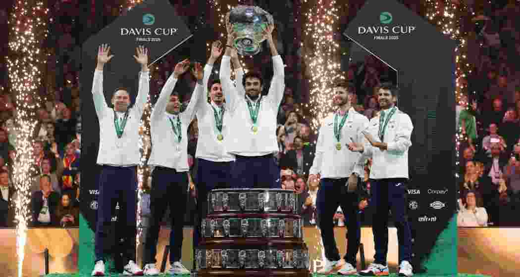 Italian players celebrate after clinching the Davis Cup title in Bologna, completing a third straight championship run with a 2-0 victory over Spain despite the absence of star player Jannik Sinner.