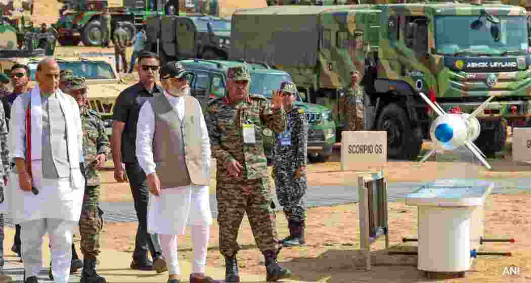 Prime Minister Narendra Modi and Defence Minister Rajnath Singh being briefed by military officials on India's extensive arsenal. (File photo)