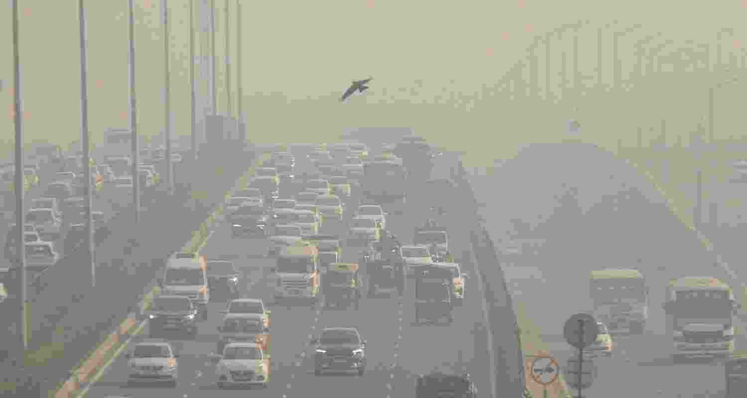 Delhi's air quality slips back to 'severe' with AQI over 400