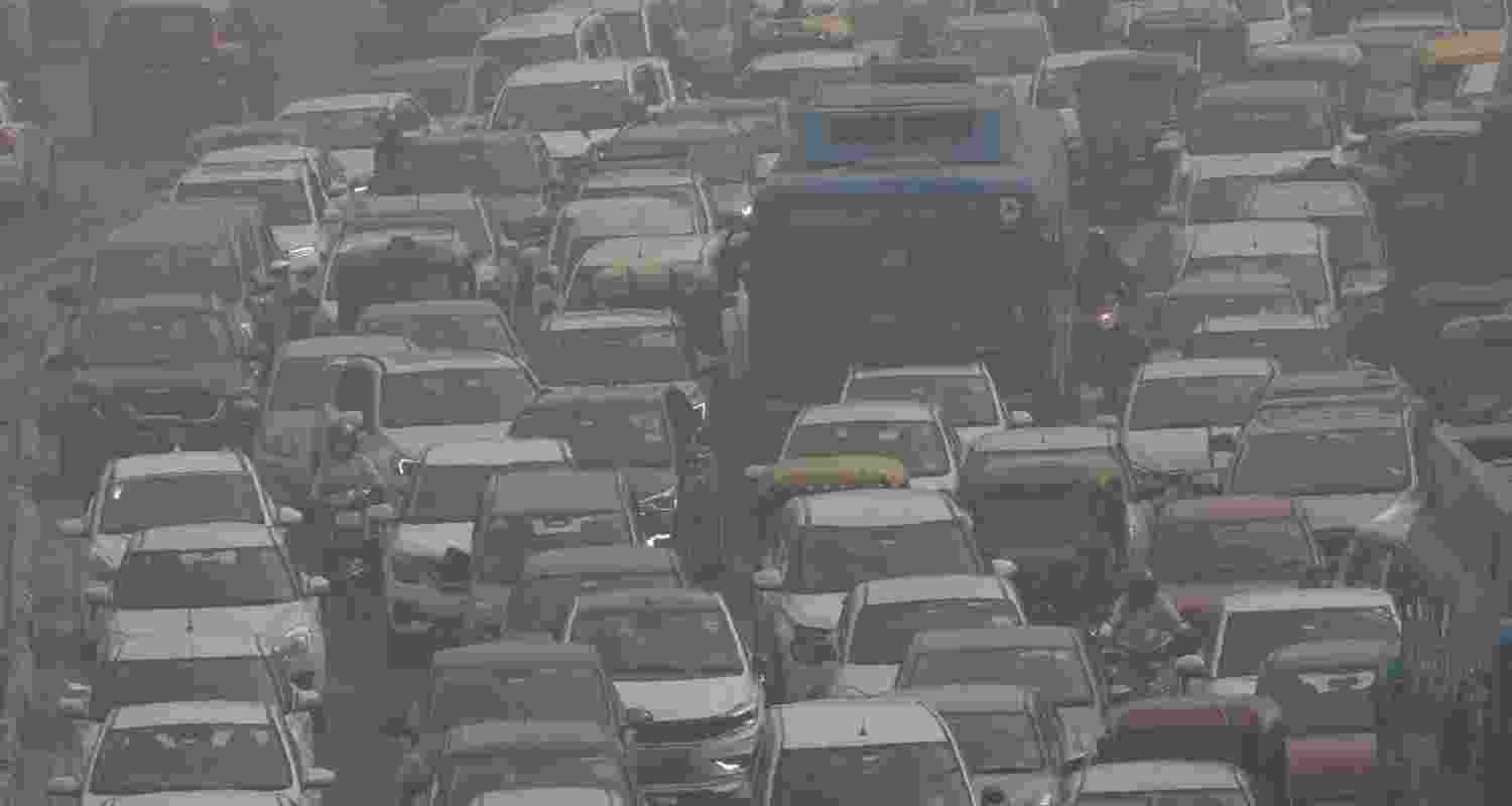 Delhi smog worsens: Schools go online, flights delayed