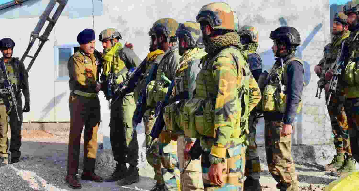 DGP J&K, along with senior officers, visits Forward Operating Bases in Kathua & Doda border.