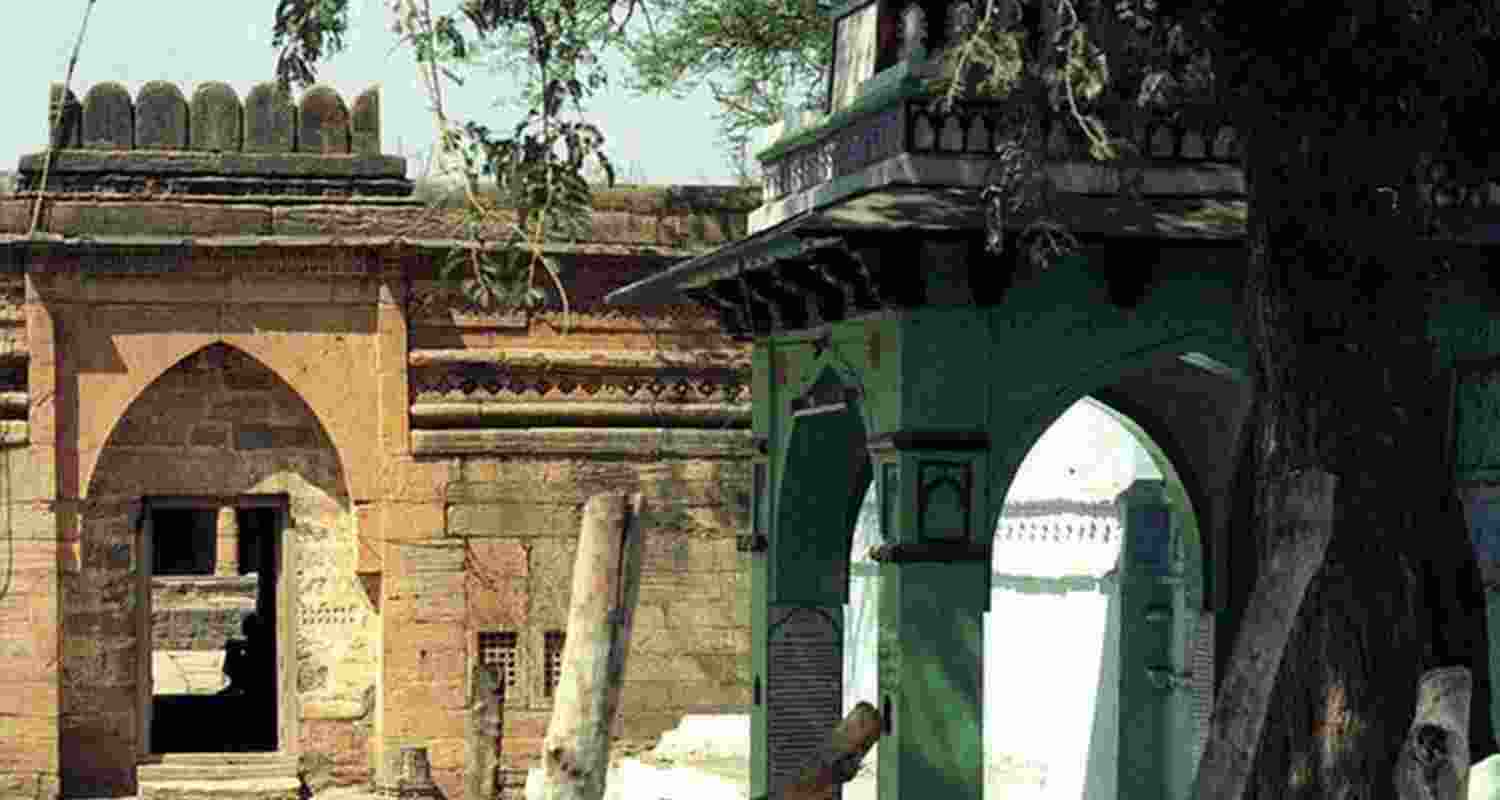 The Supreme Court allowed Friday prayers at the Dhar Bhojshala-Kamal Maula complex as an interim measure while hearing appeals against the High Court verdict.