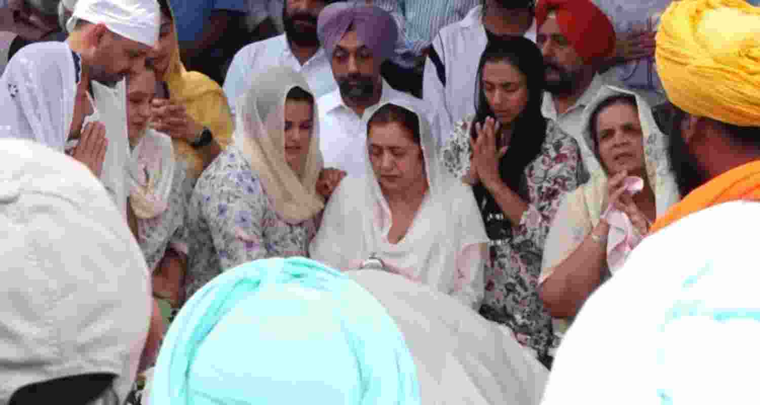 An outpouring of grief at celebrated Punjabi comedian Jaswinder Bhalla's cremation in Mohali on Saturday.