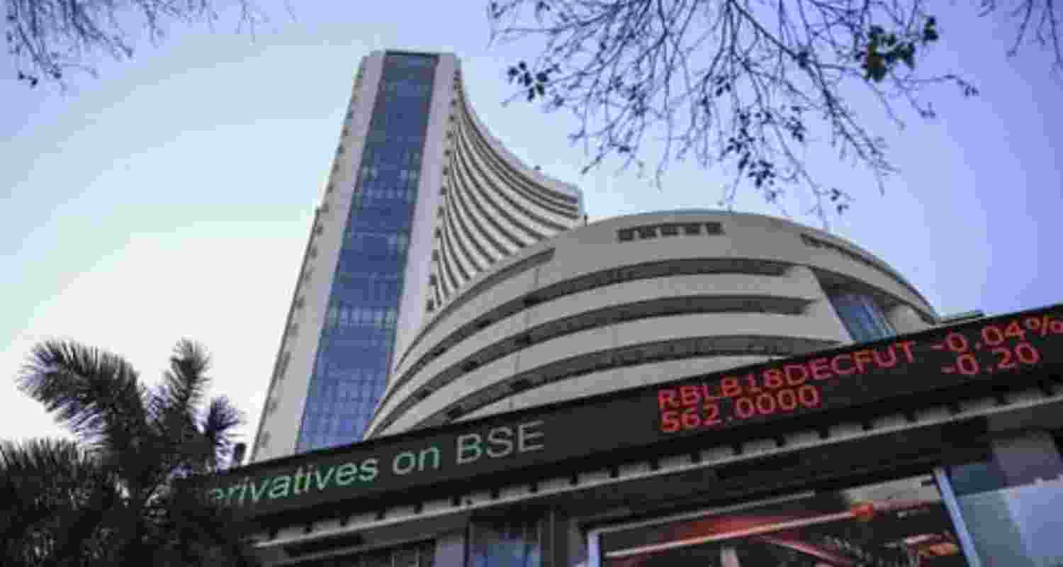Weak start for 2025: Sensex, Nifty slip on FII selling
