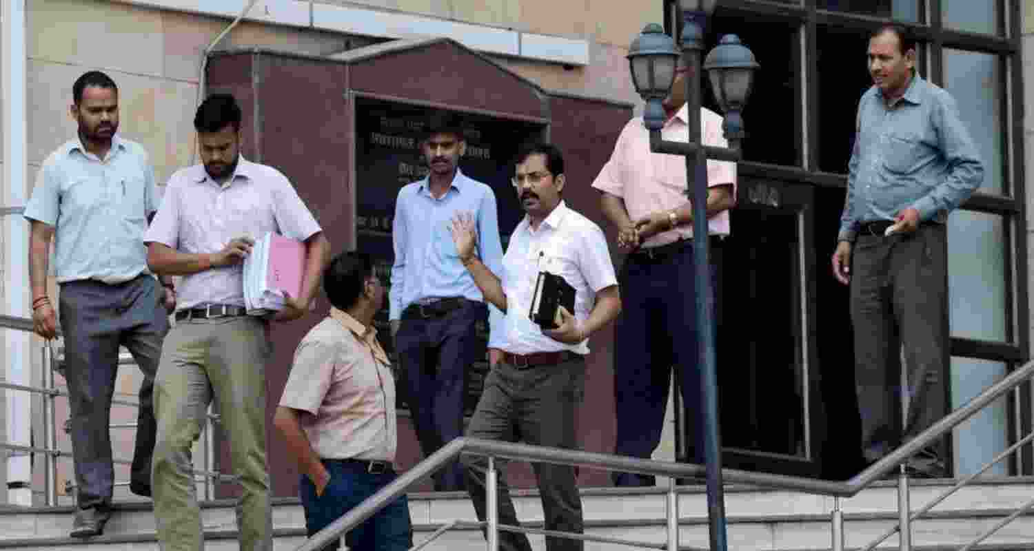 ED raids rice traders in Habra ahead of Bengal poll phase 2, probing ration scam and wheat smuggling links tied to Jyotipriya Mallick.