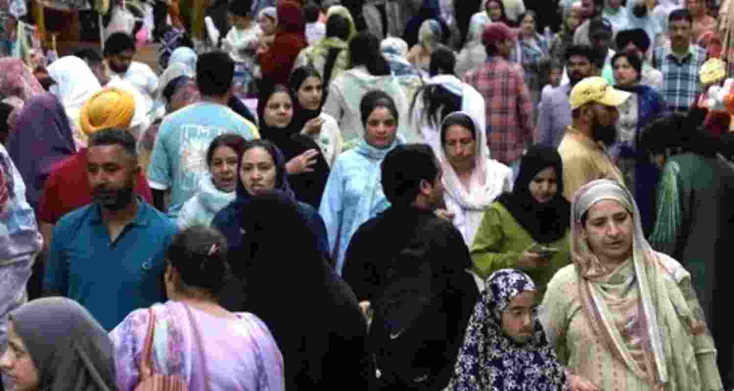 Shopping for Eid al-Fitr continues in Srinagar - Image via X.