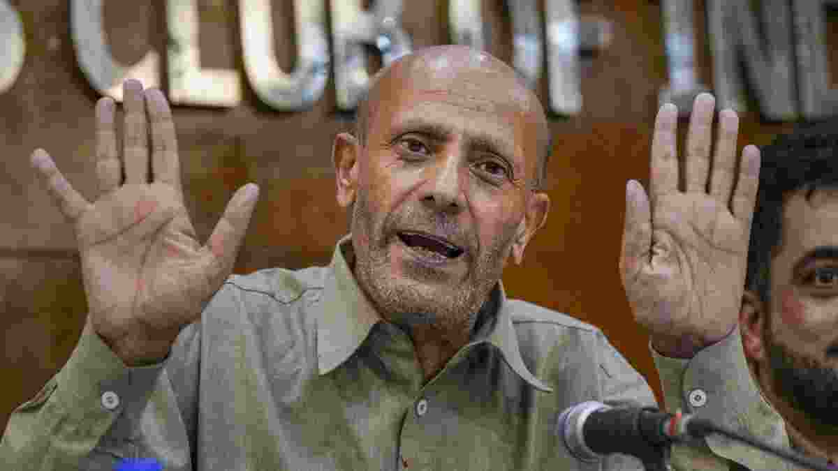 Engineer Rashid has advised political parties and independents winning the Jammu and Kashmir Assembly elections not to form the state government until the Union government restores statehood.