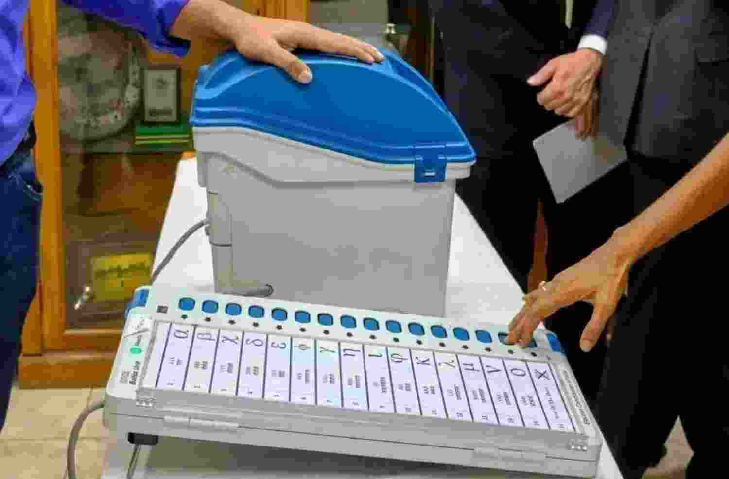 Haridwar: Elderly man throws EVM on ground, demands voting through ballot paper