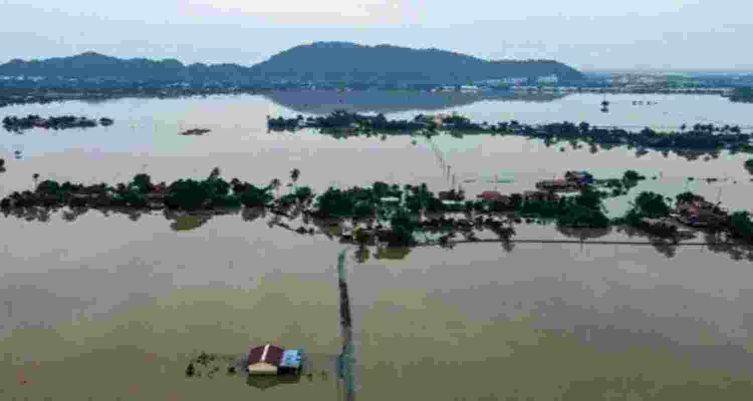 Floods across Indonesia, Sri Lanka, Thailand and Malaysia have killed 1,400 people. 