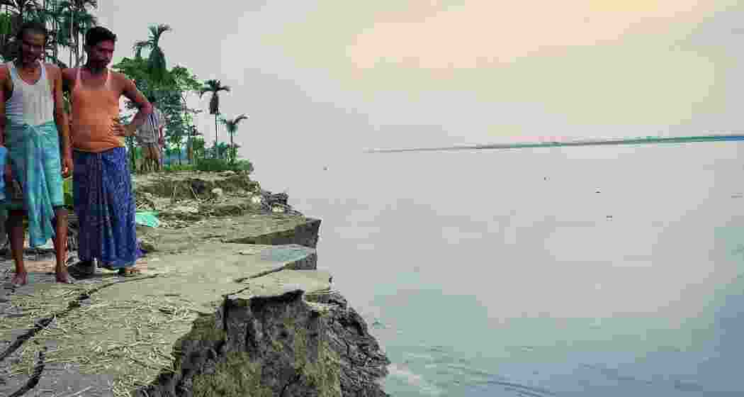 Erosion-hit areas of Dighaltarang Tea Estate in Assam’s Tinsukia district, where the advancing Brahmaputra threatens plantations, homes and livelihoods of over 1,400 dependent families.