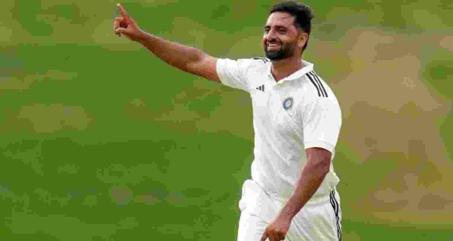  Jammu and Kashmir pacester Auqib Nabi.