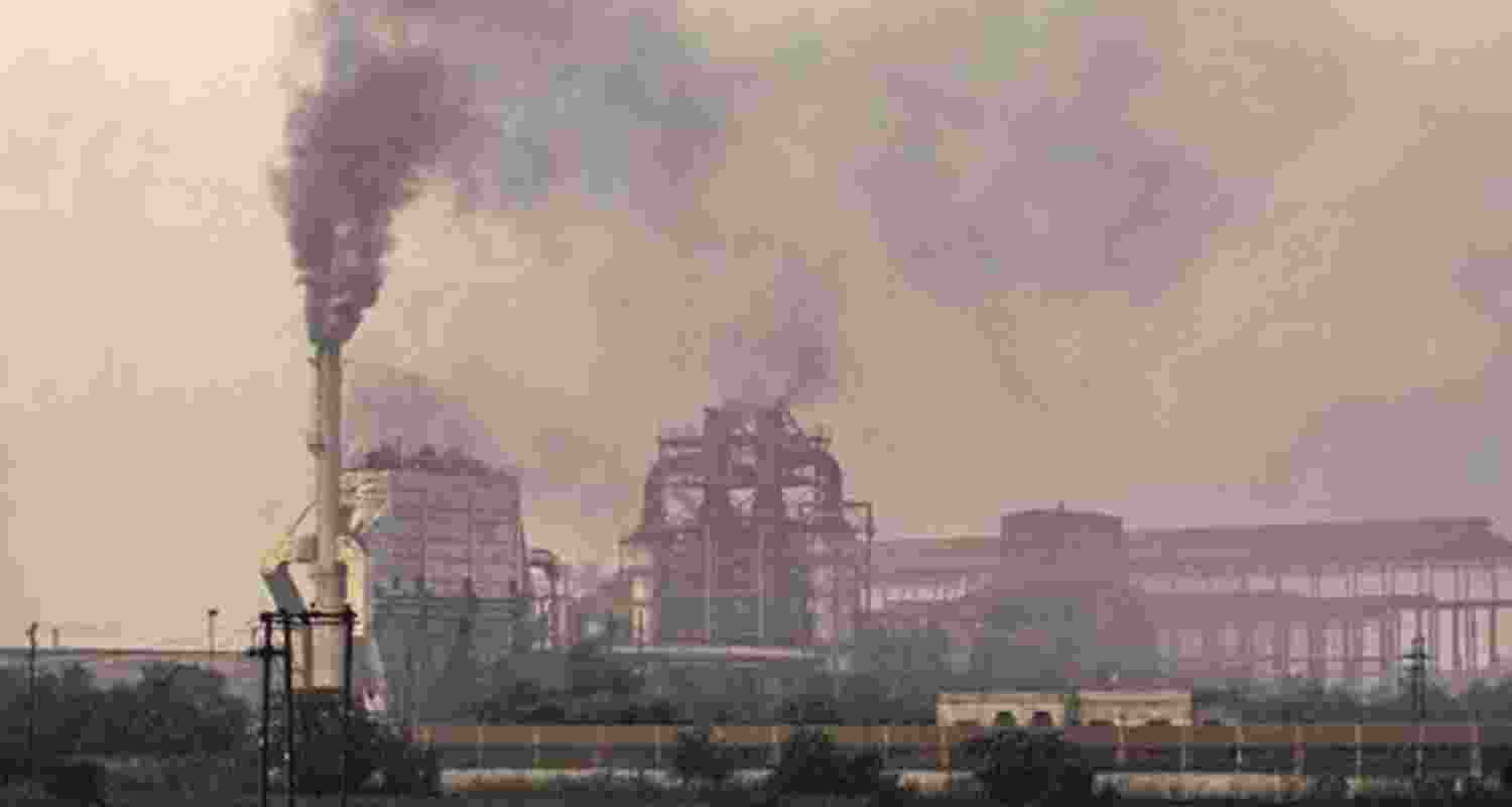 For individual member industries in an industrial estate, the minimum green belt requirement is 15 per cent for red category industries, and 10 per cent for orange category industries, within their premises