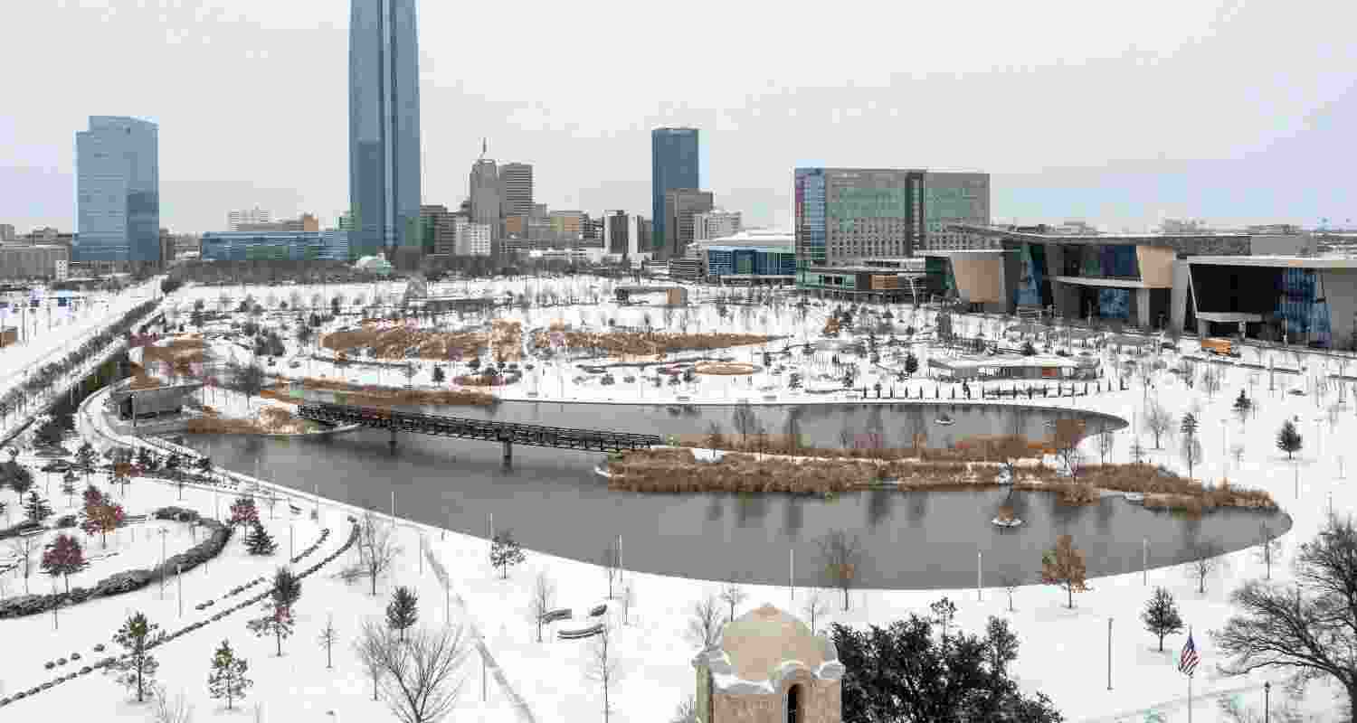 After sweeping through the South, the storm was expected to move into the Northeast, dumping about 1 to 2 feet (30 to 60 centimetres) of snow from Washington through New York and Boston, the weather service predicted