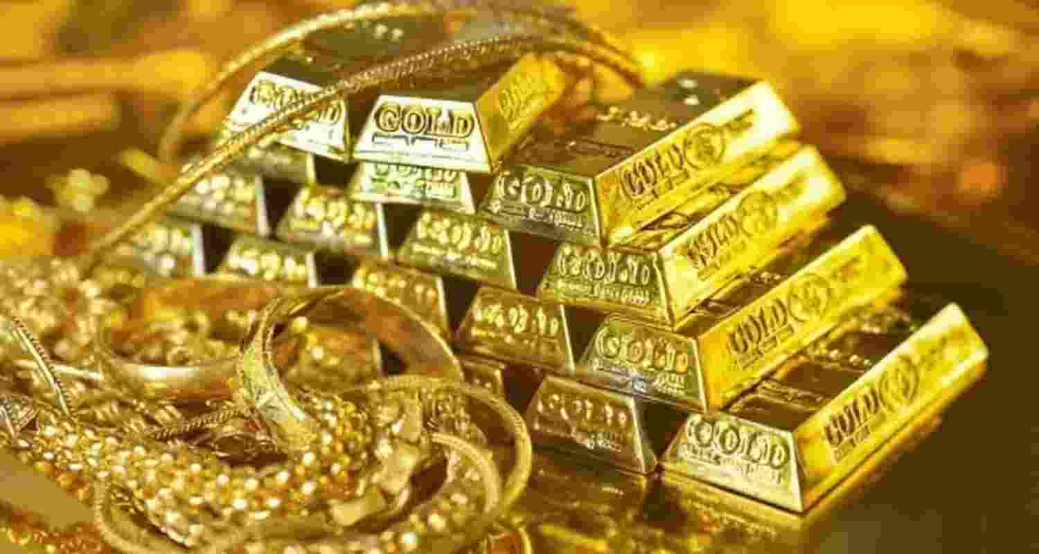 Fluctuating gold prices rose to hit a fresh lifetime high of ₹1,13,100 per 10 grams in the national capital on Thursday