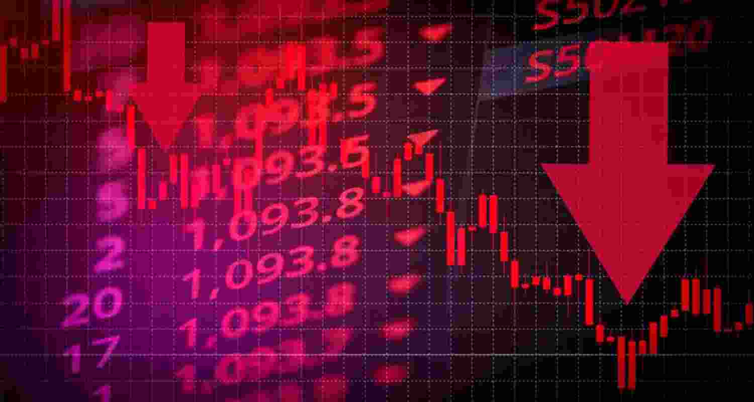 Foreign Institutional Investors (FIIs) offloaded equities worth ₹4,995.42 crore on Thursday, according to exchange data